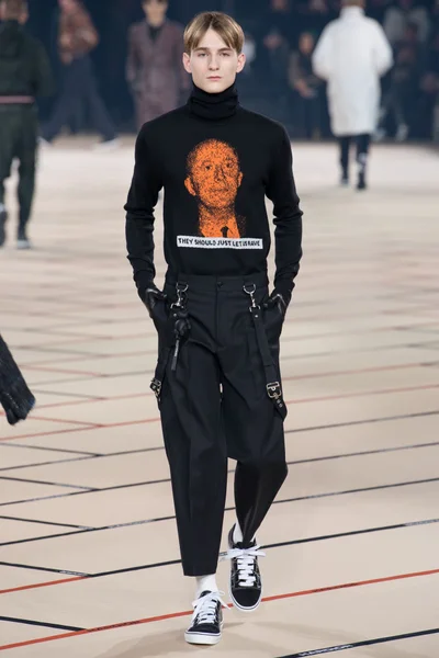 Look 28